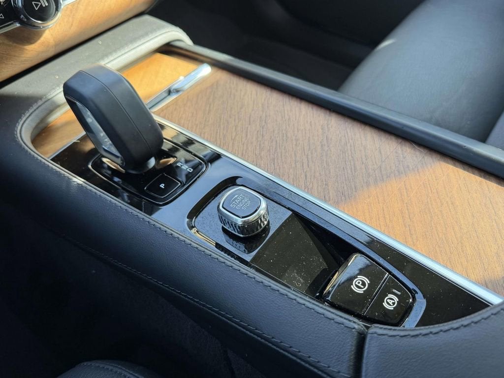 2023 Volvo XC90 B5 Plus