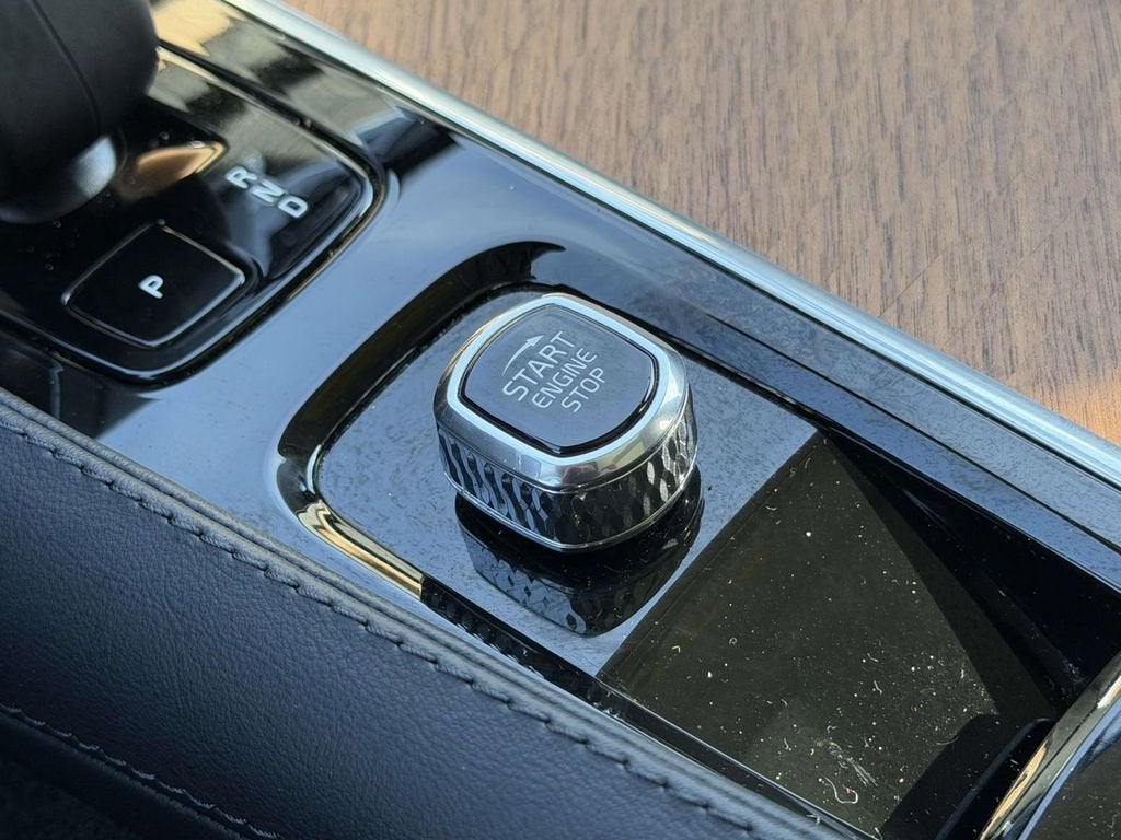 2023 Volvo XC90 B5 Plus