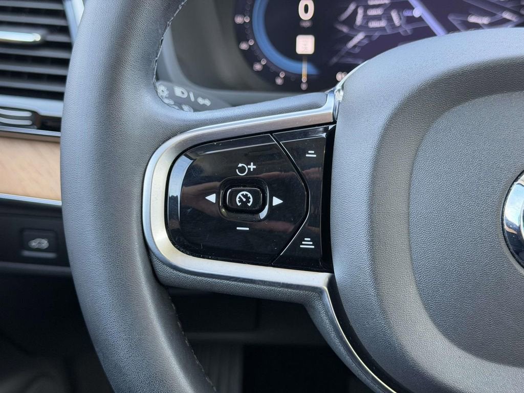 2023 Volvo XC90 B5 Plus