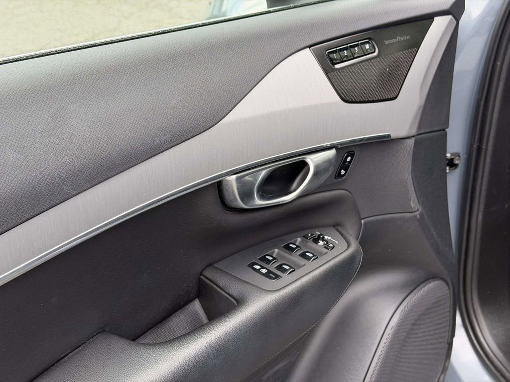 2023 Volvo XC90 B5 Core