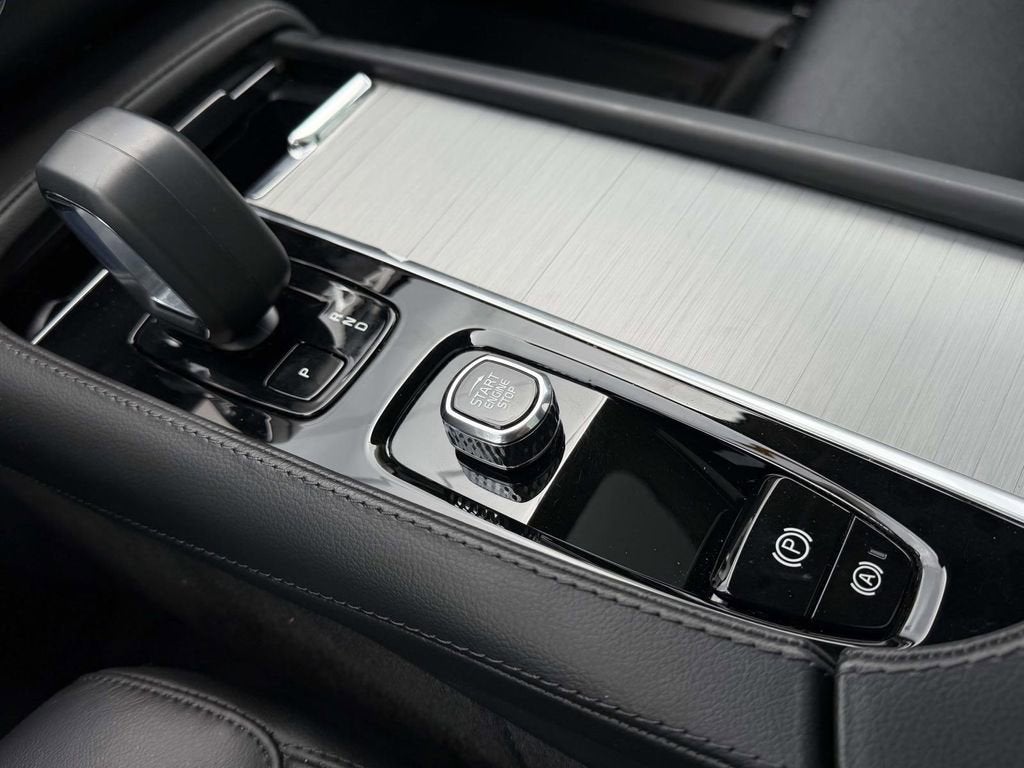 2023 Volvo XC90 B5 Core