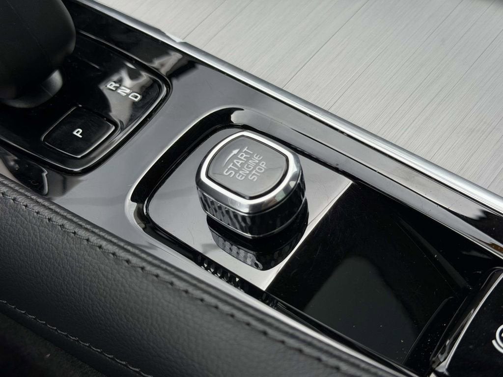 2023 Volvo XC90 B5 Core