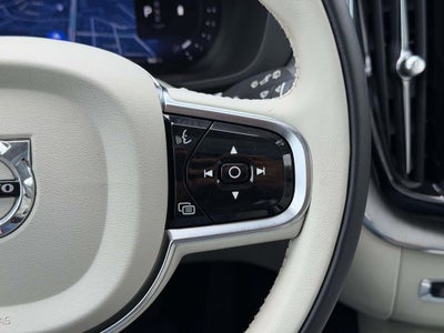 2023 Volvo XC60 B5 Ultimate Bright Theme