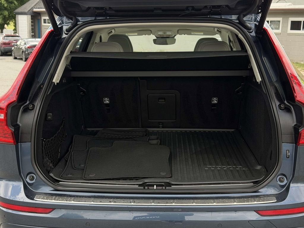 2023 Volvo XC60 B5 Ultimate Bright Theme