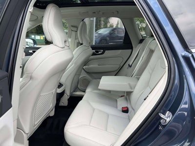 2023 Volvo XC60 B5 Ultimate Bright Theme
