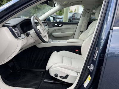 2023 Volvo XC60 B5 Ultimate Bright Theme