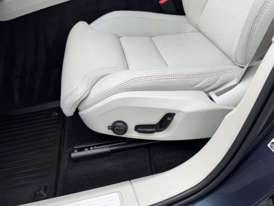 2023 Volvo XC60 B5 Ultimate Bright Theme