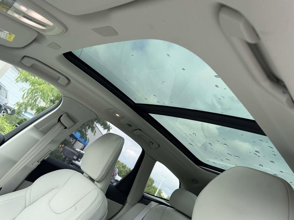 2023 Volvo XC60 B5 Ultimate Bright Theme