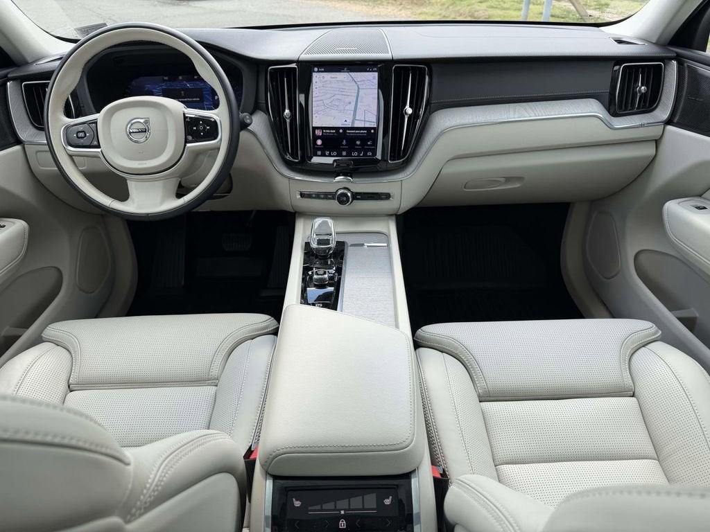 2023 Volvo XC60 B5 Ultimate Bright Theme