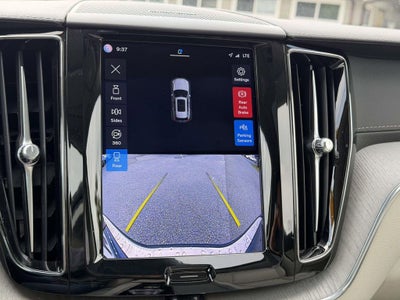 2023 Volvo XC60 B5 Ultimate Bright Theme