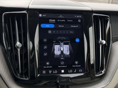 2023 Volvo XC60 B5 Ultimate Bright Theme
