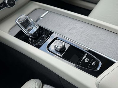 2023 Volvo XC60 B5 Ultimate Bright Theme