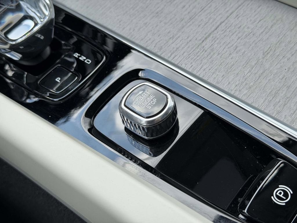 2023 Volvo XC60 B5 Ultimate Bright Theme