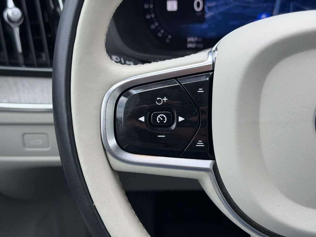 2023 Volvo XC60 B5 Ultimate Bright Theme