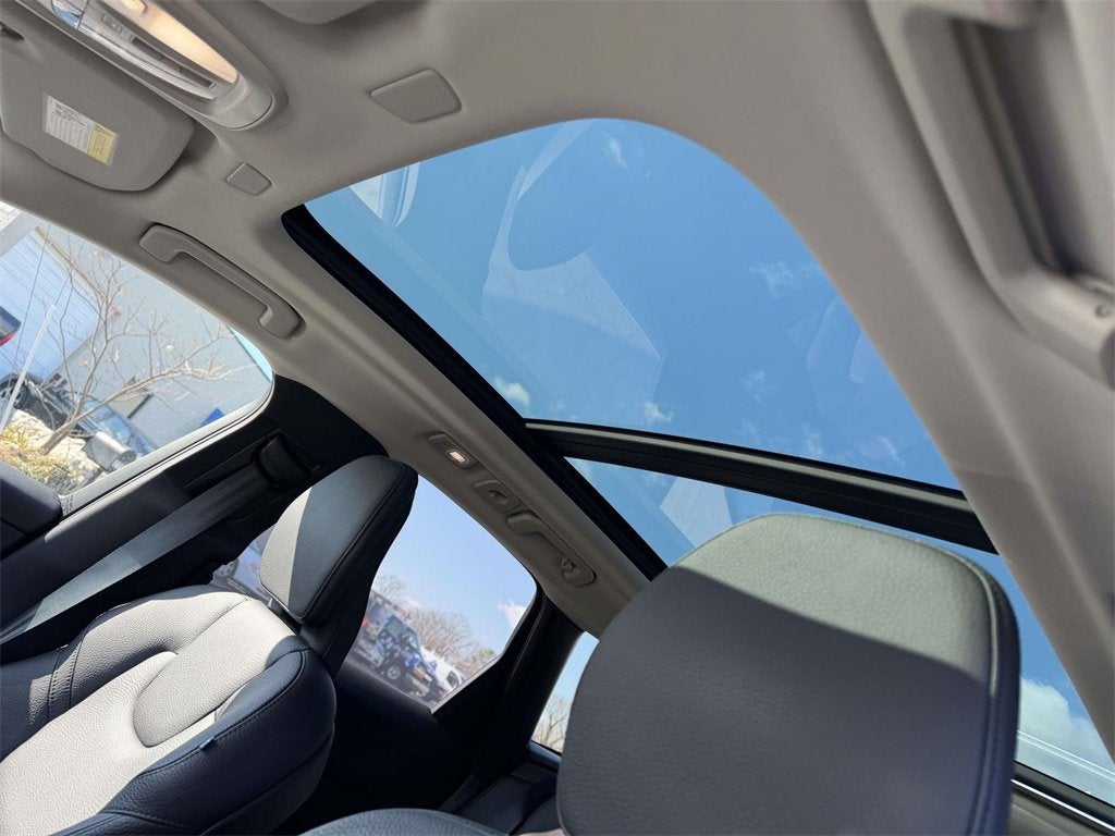 2023 Volvo XC60 B5 Plus Bright Theme