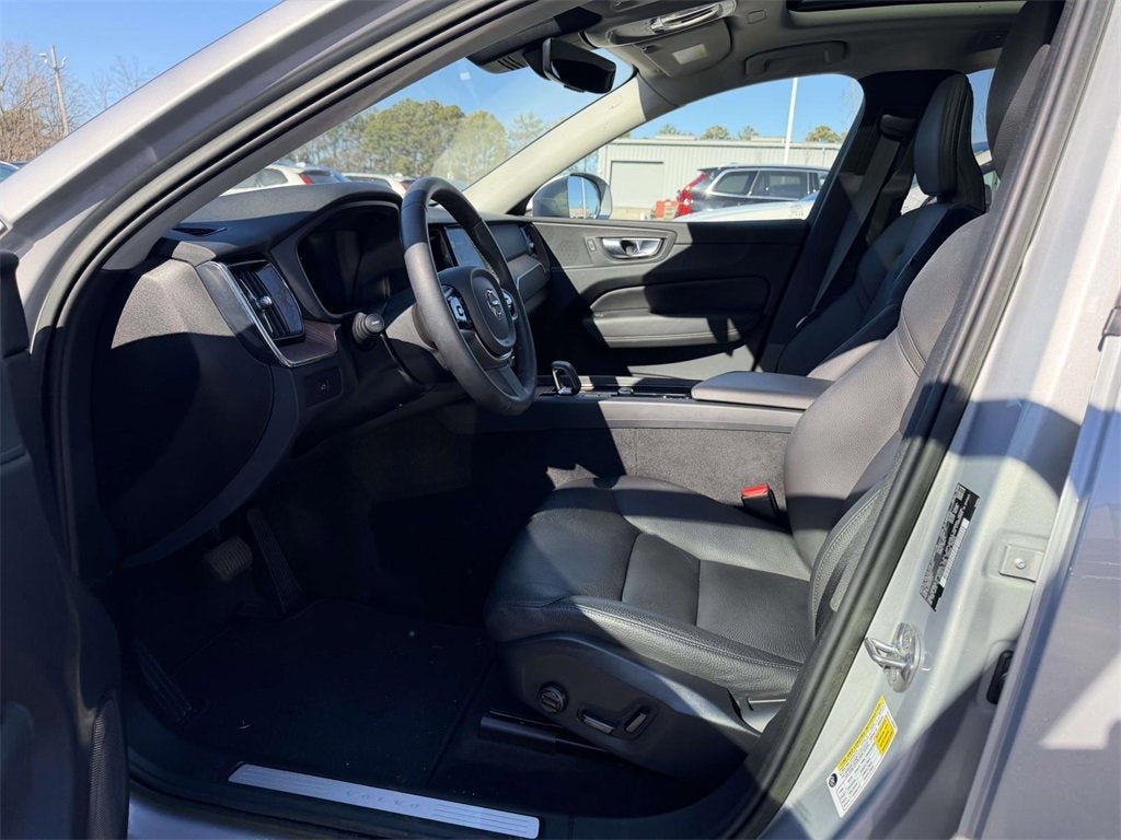 2023 Volvo XC60 B5 Plus Bright Theme