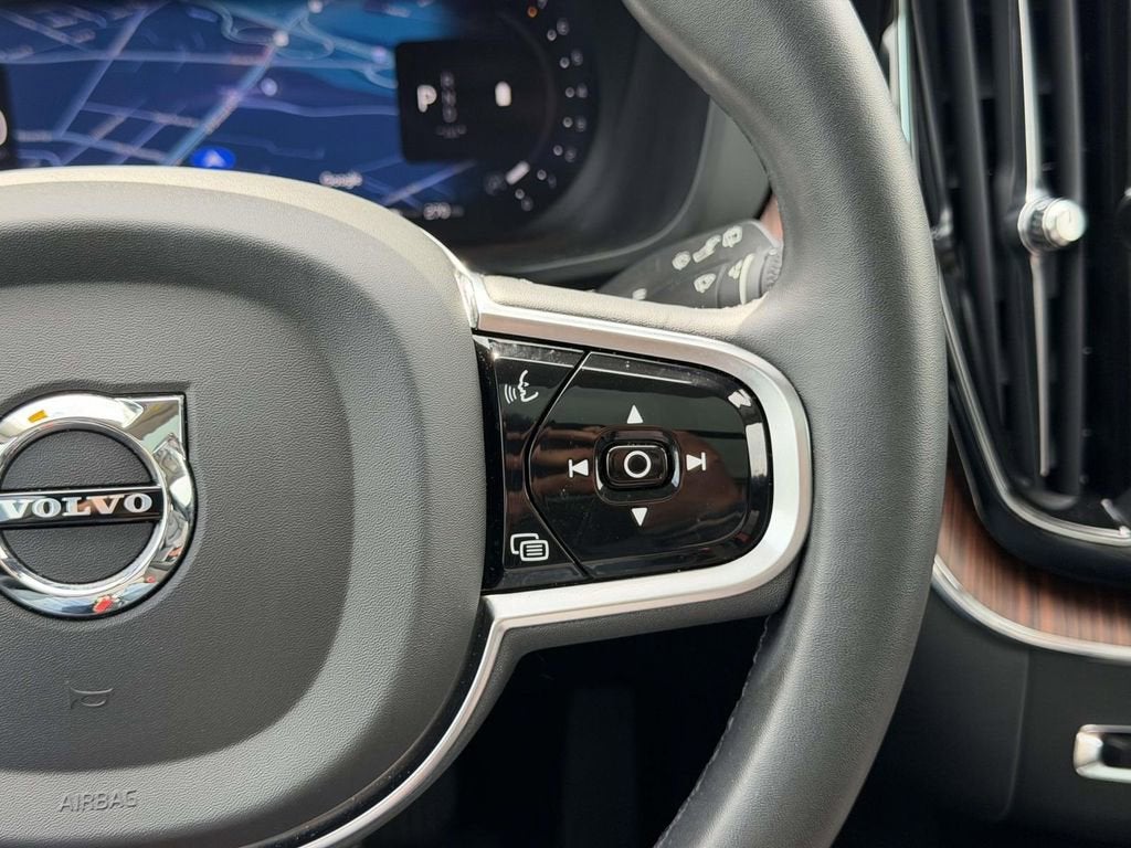 2023 Volvo XC60 B5 Plus Bright Theme