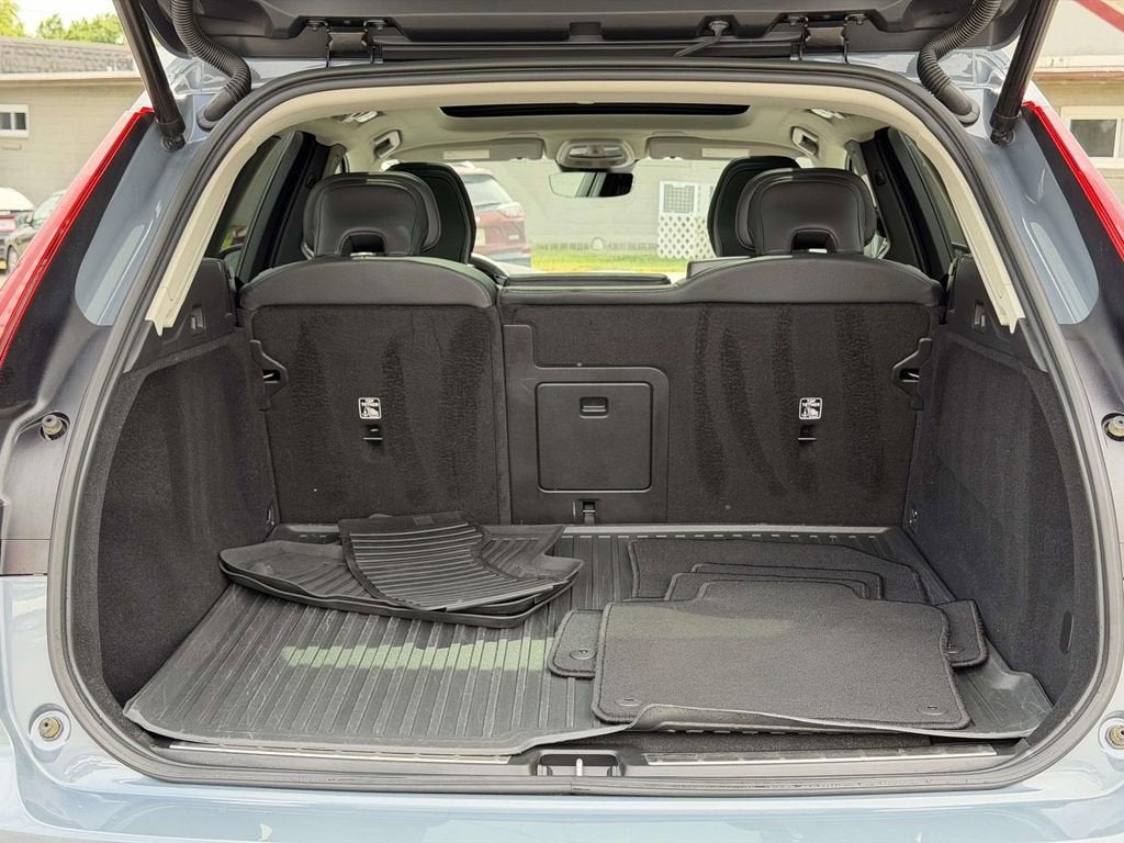 2023 Volvo XC60 B5 Plus Bright Theme