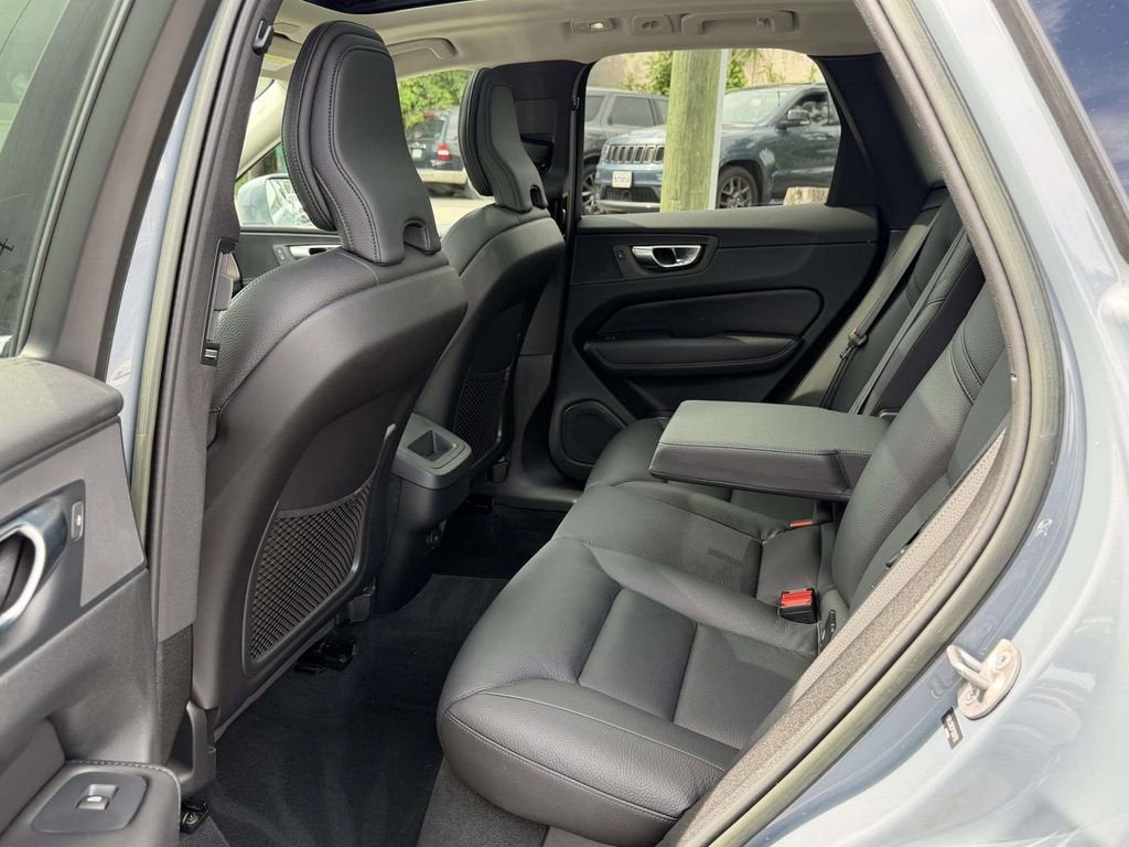 2023 Volvo XC60 B5 Plus Bright Theme