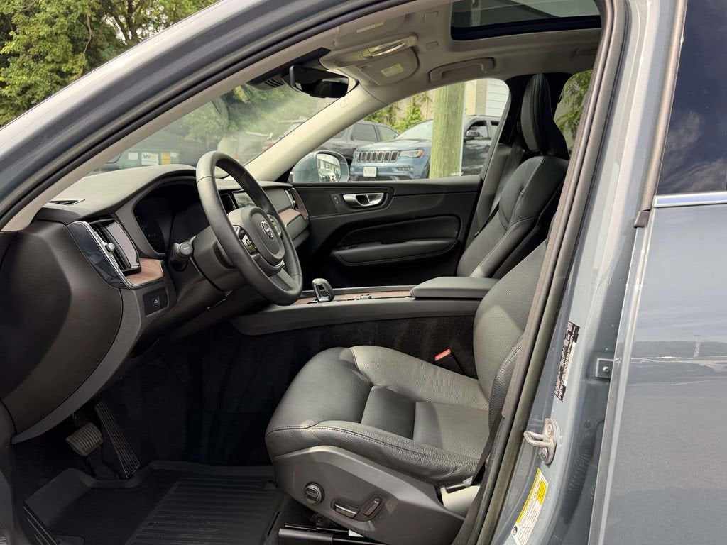 2023 Volvo XC60 B5 Plus Bright Theme