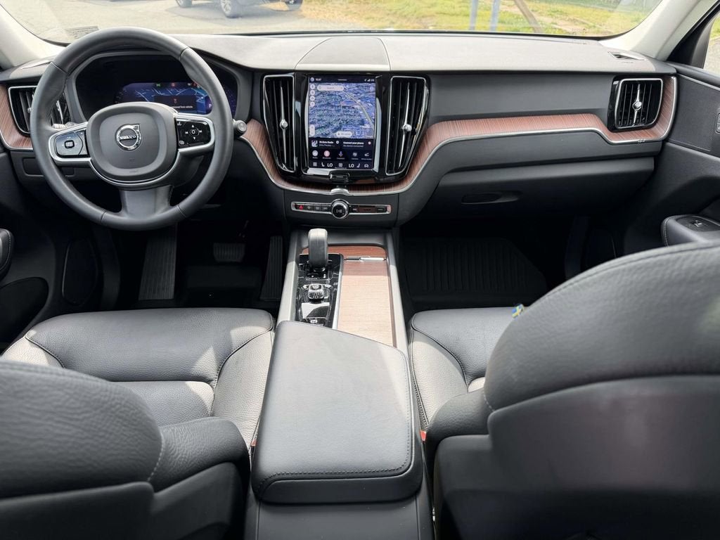2023 Volvo XC60 B5 Plus Bright Theme