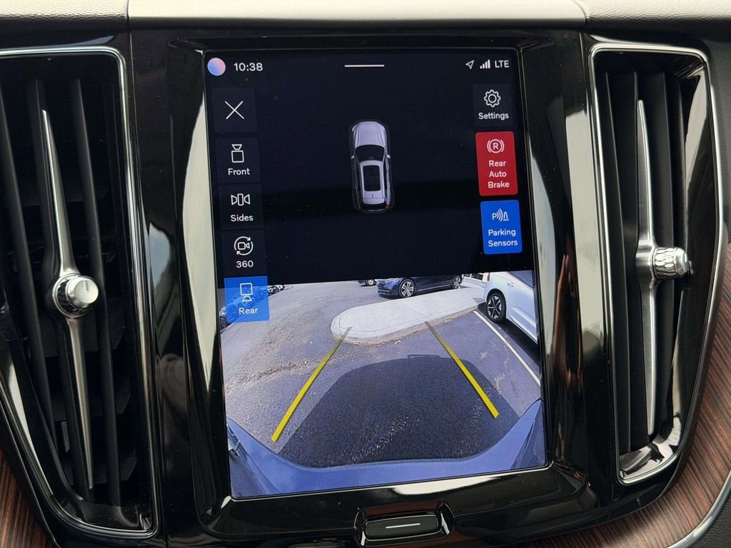2023 Volvo XC60 B5 Plus Bright Theme