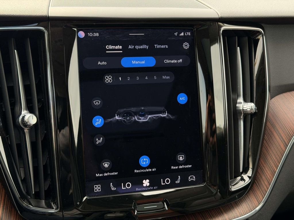 2023 Volvo XC60 B5 Plus Bright Theme