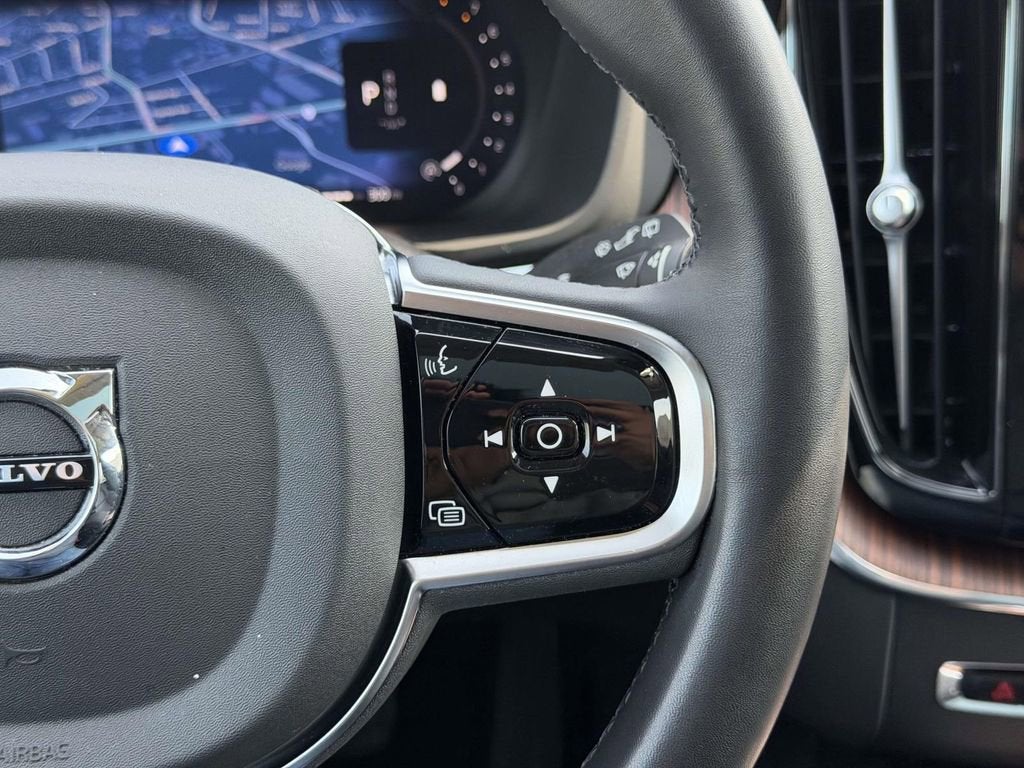 2024 Volvo XC60 B5 Plus Dark Theme