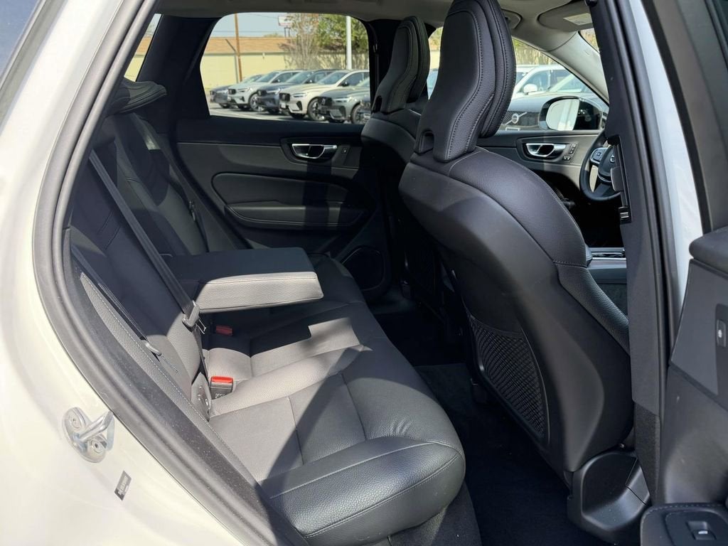 2024 Volvo XC60 B5 Plus Dark Theme