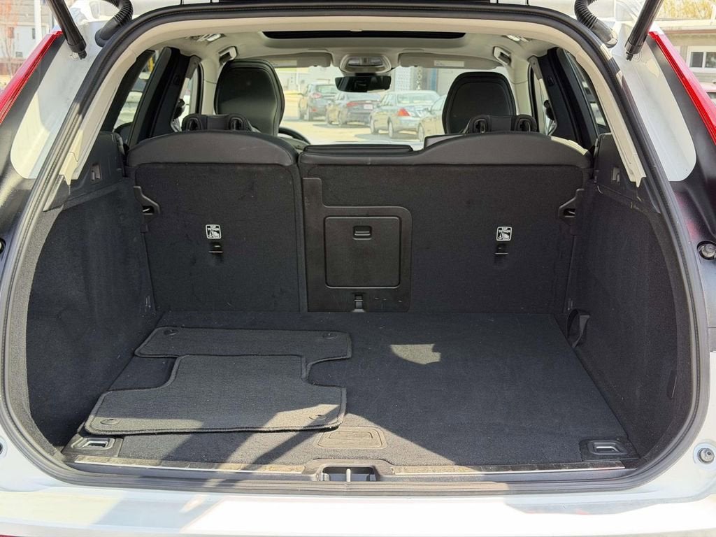 2024 Volvo XC60 B5 Plus Dark Theme