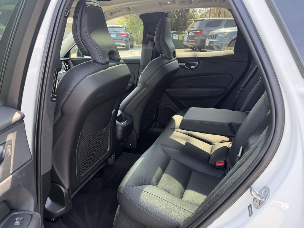 2024 Volvo XC60 B5 Plus Dark Theme