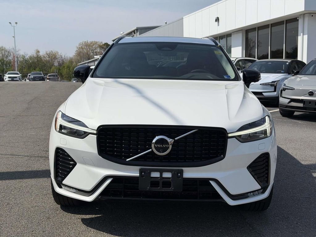 2024 Volvo XC60 B5 Plus Dark Theme