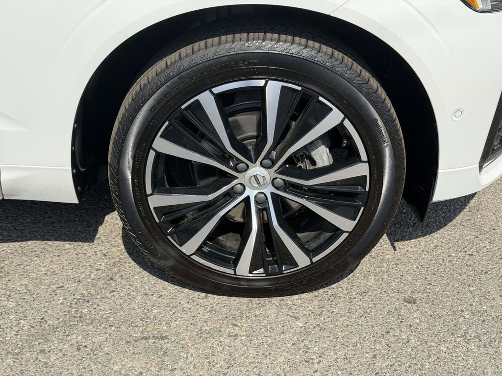 2024 Volvo XC60 B5 Plus Dark Theme