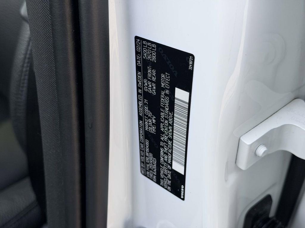 2024 Volvo XC60 B5 Plus Dark Theme