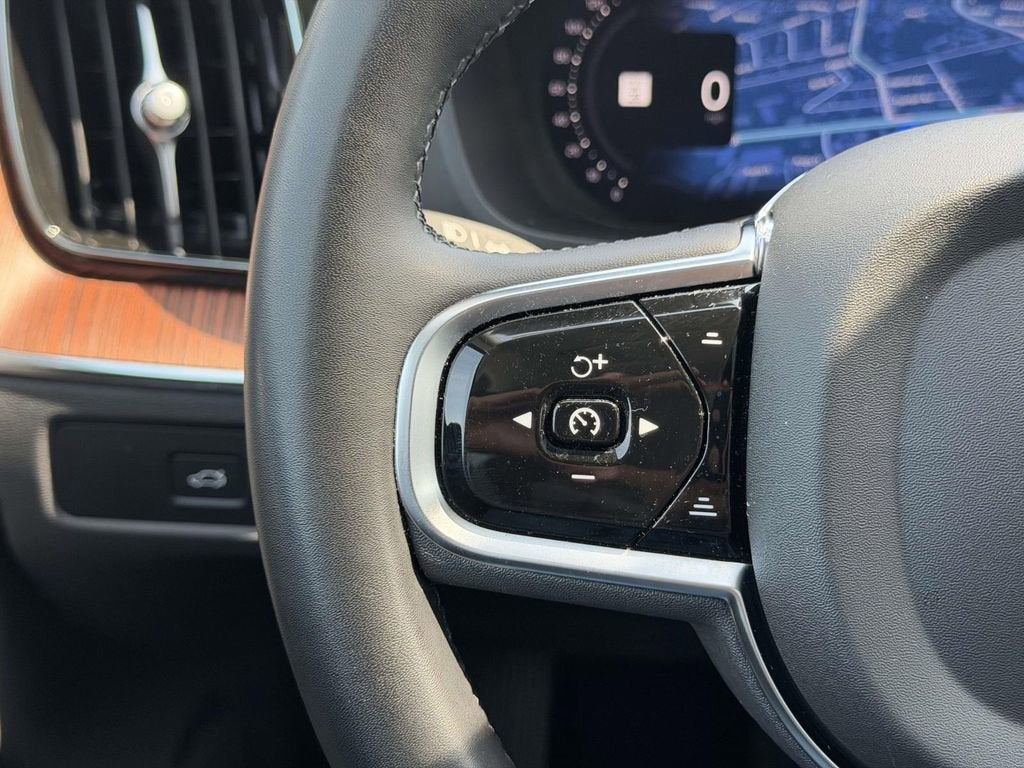 2024 Volvo XC60 B5 Plus Dark Theme