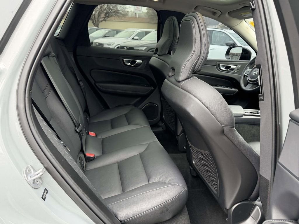 2024 Volvo XC60 B5 Plus Dark Theme