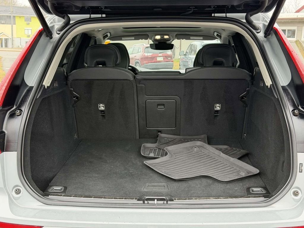 2024 Volvo XC60 B5 Plus Dark Theme