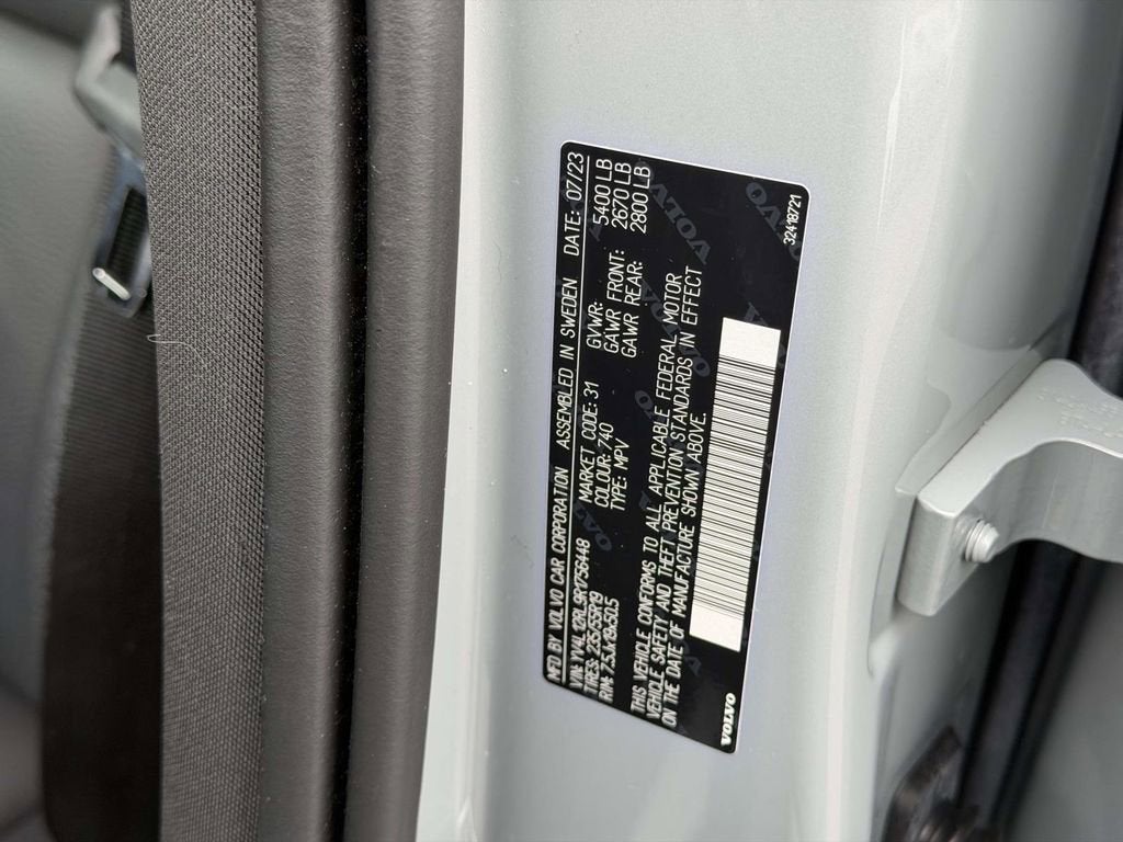 2024 Volvo XC60 B5 Plus Dark Theme