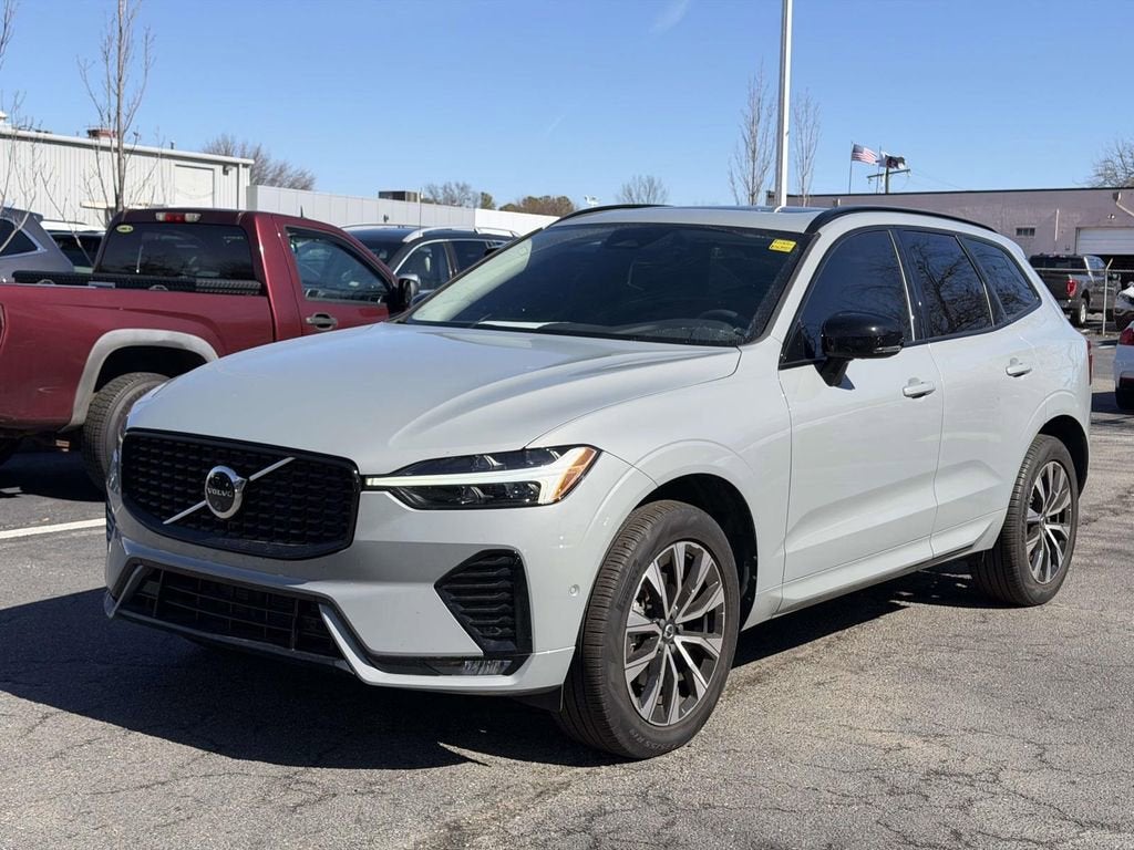 2024 Volvo XC60 B5 Plus Dark Theme