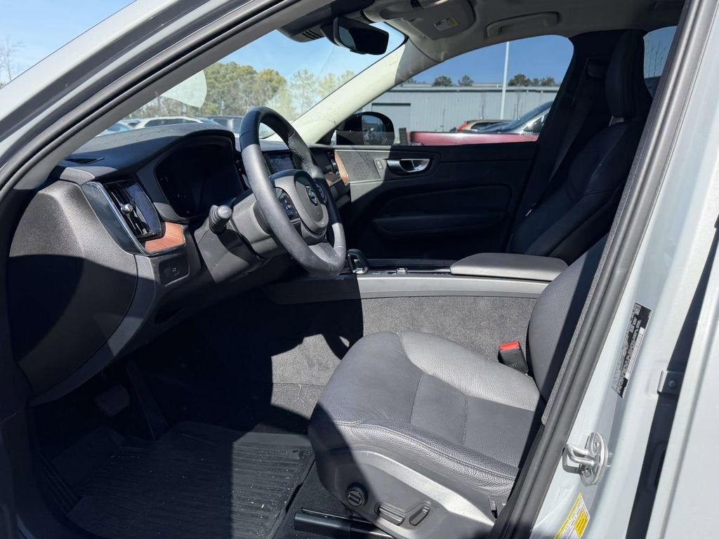 2024 Volvo XC60 B5 Plus Dark Theme