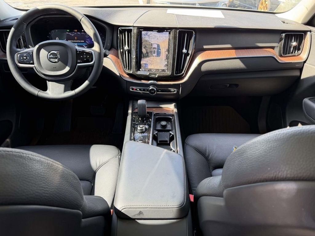 2024 Volvo XC60 B5 Plus Dark Theme