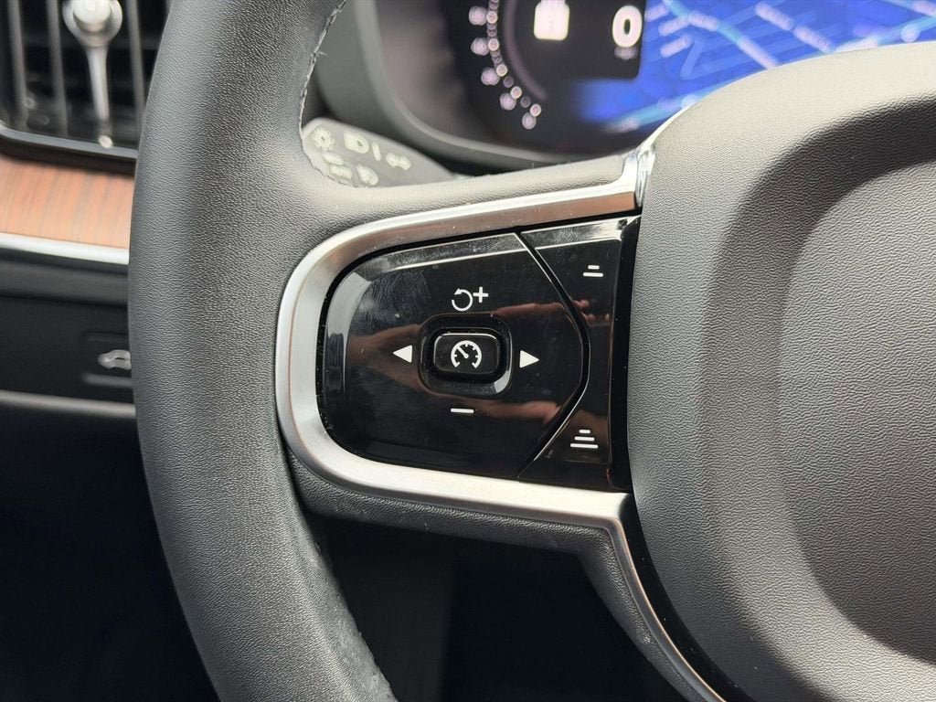 2024 Volvo XC60 B5 Plus Dark Theme