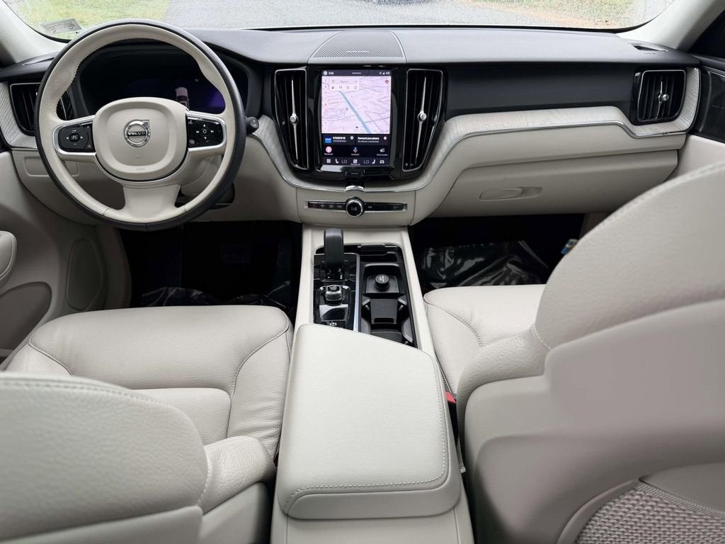 2023 Volvo XC60 B5 Plus Dark Theme