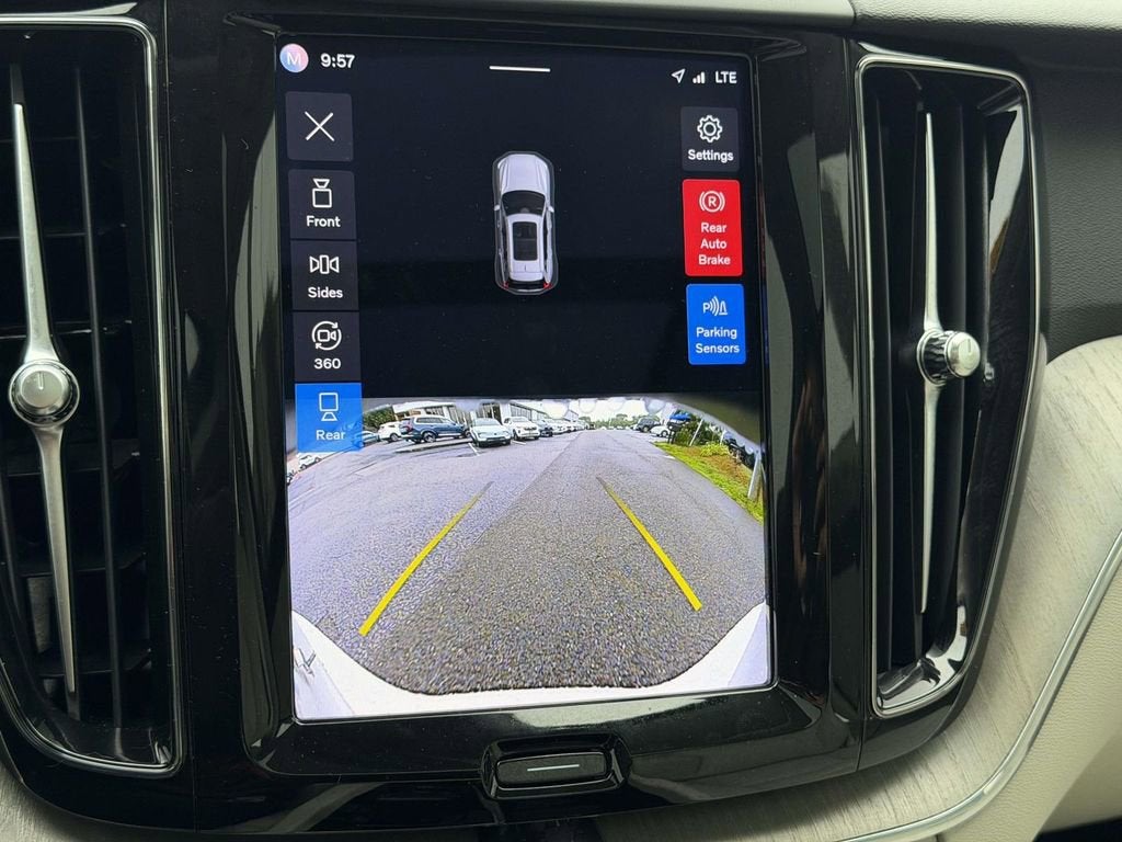 2023 Volvo XC60 B5 Plus Dark Theme