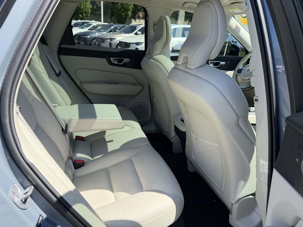 2024 Volvo XC60 B5 Plus Dark Theme