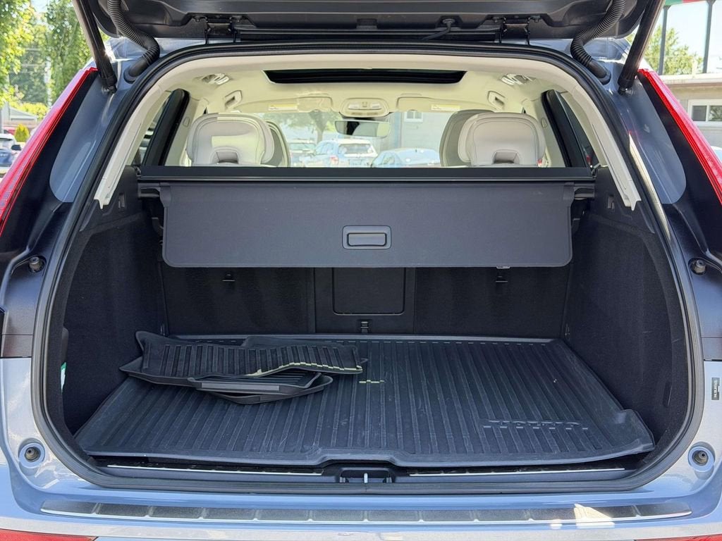 2024 Volvo XC60 B5 Plus Dark Theme