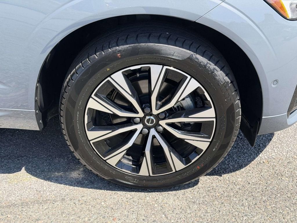 2024 Volvo XC60 B5 Plus Dark Theme