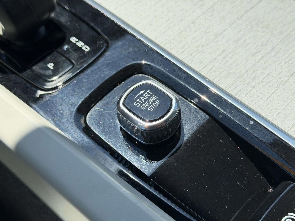 2024 Volvo XC60 B5 Plus Dark Theme