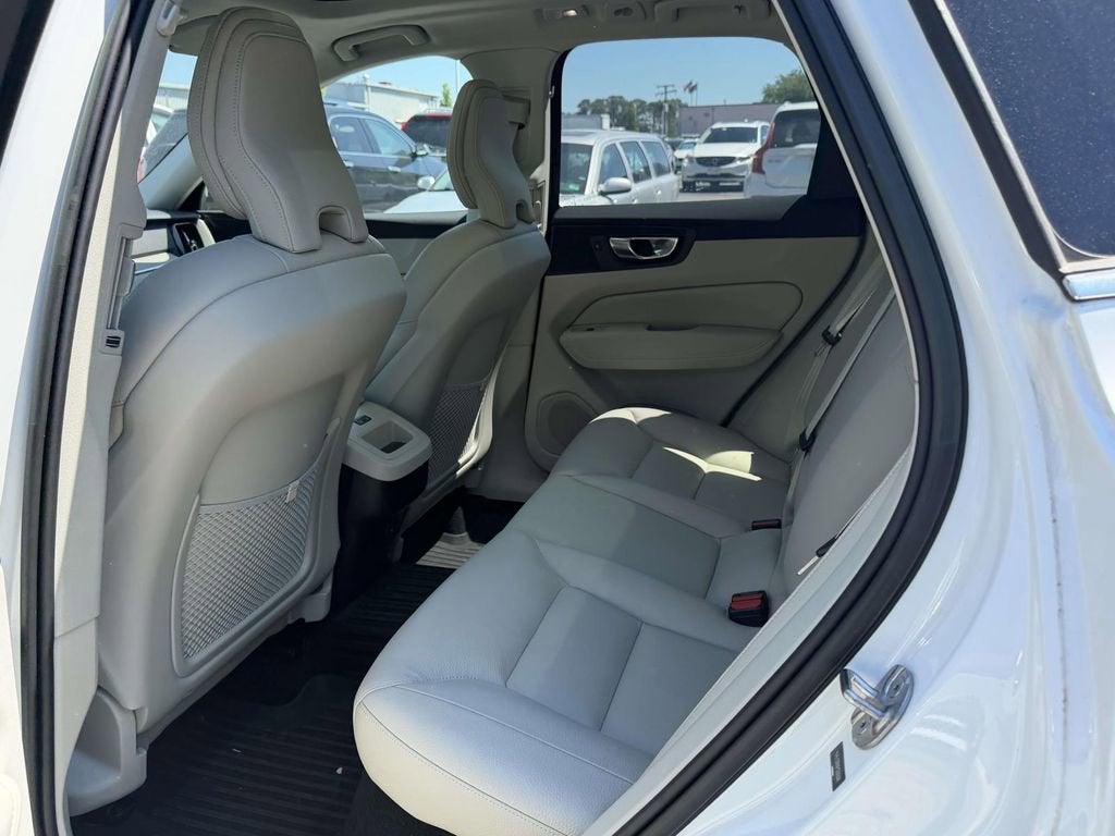 2023 Volvo XC60 B5 Plus Bright Theme