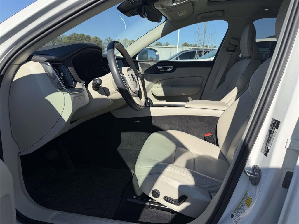 2023 Volvo XC60 B5 Plus Bright Theme